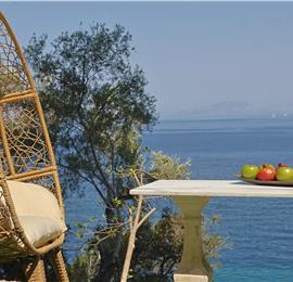 4 bedroom villa with pool by the sea, near Corfu town, sleeps 8